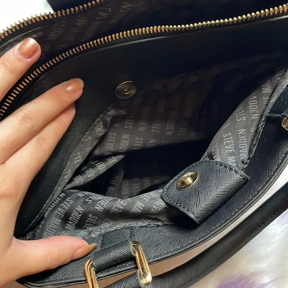 STEVE Madden Black and Gold Bag‎